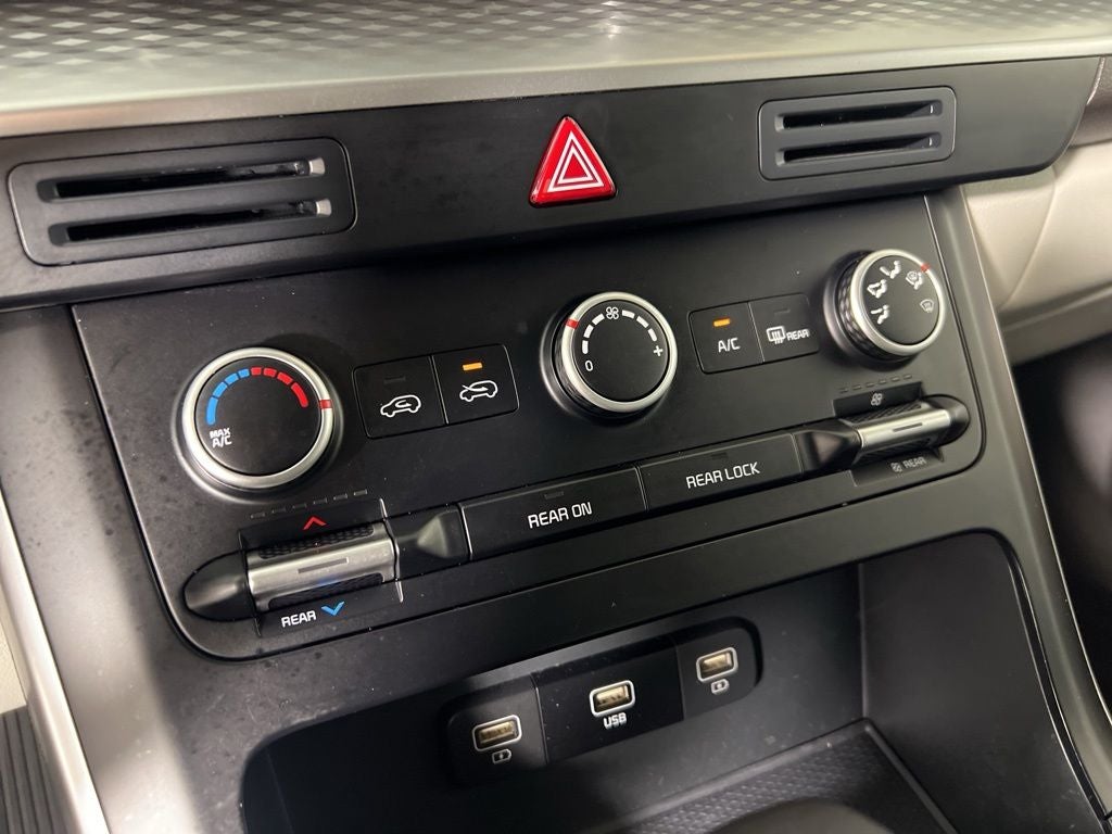 2024 Kia Carnival LX