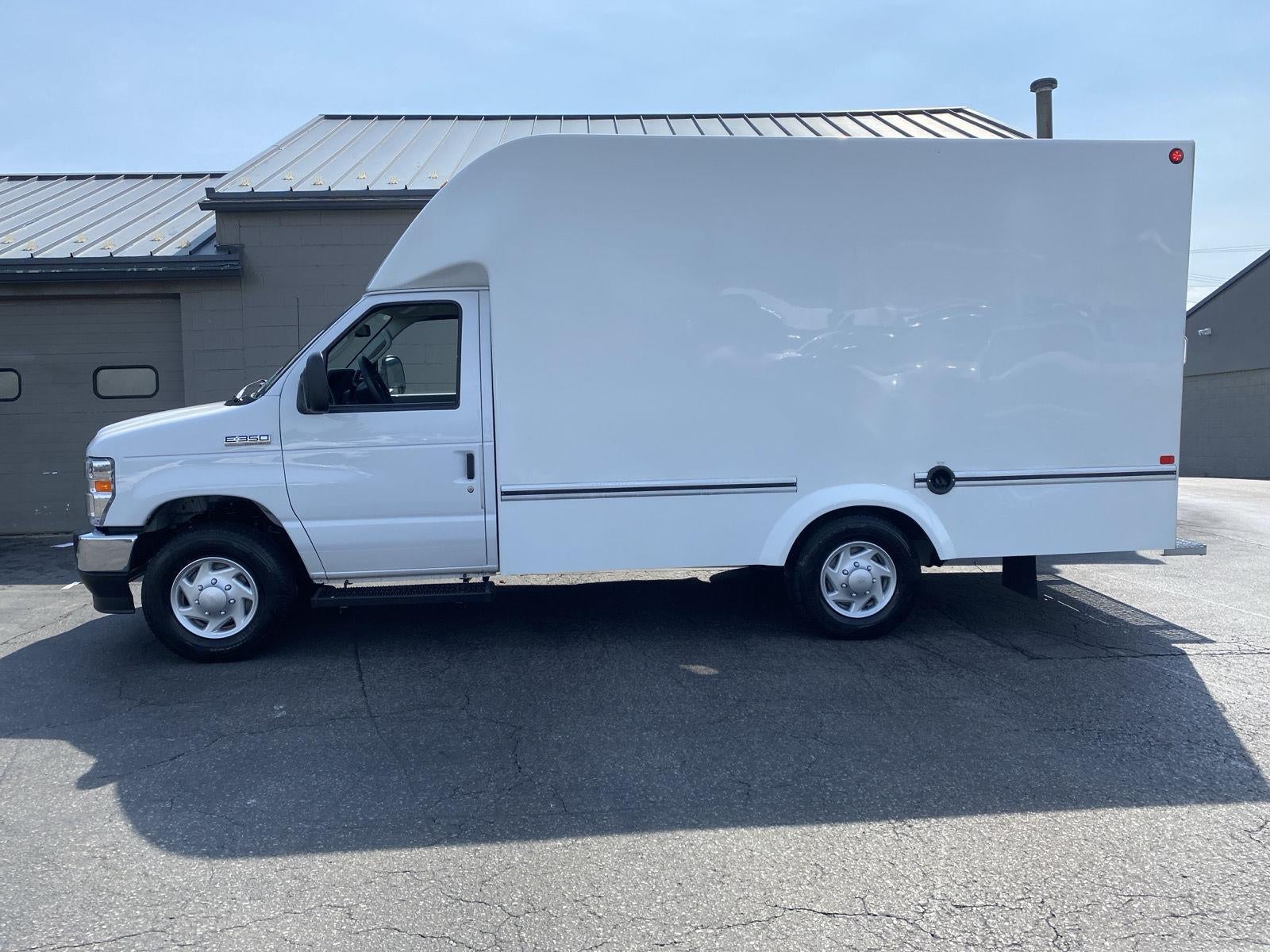 2025 Ford E-Series Cutaway Base