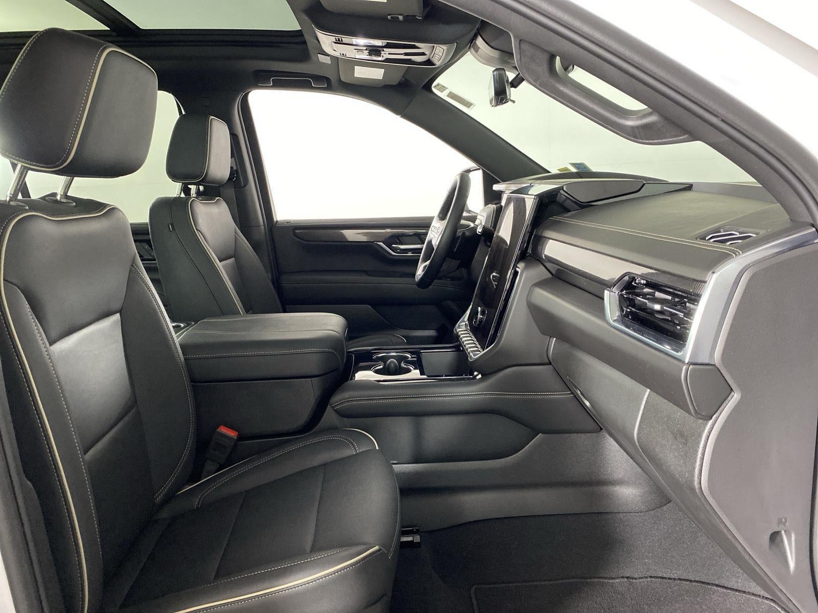 2025 GMC Yukon Elevation
