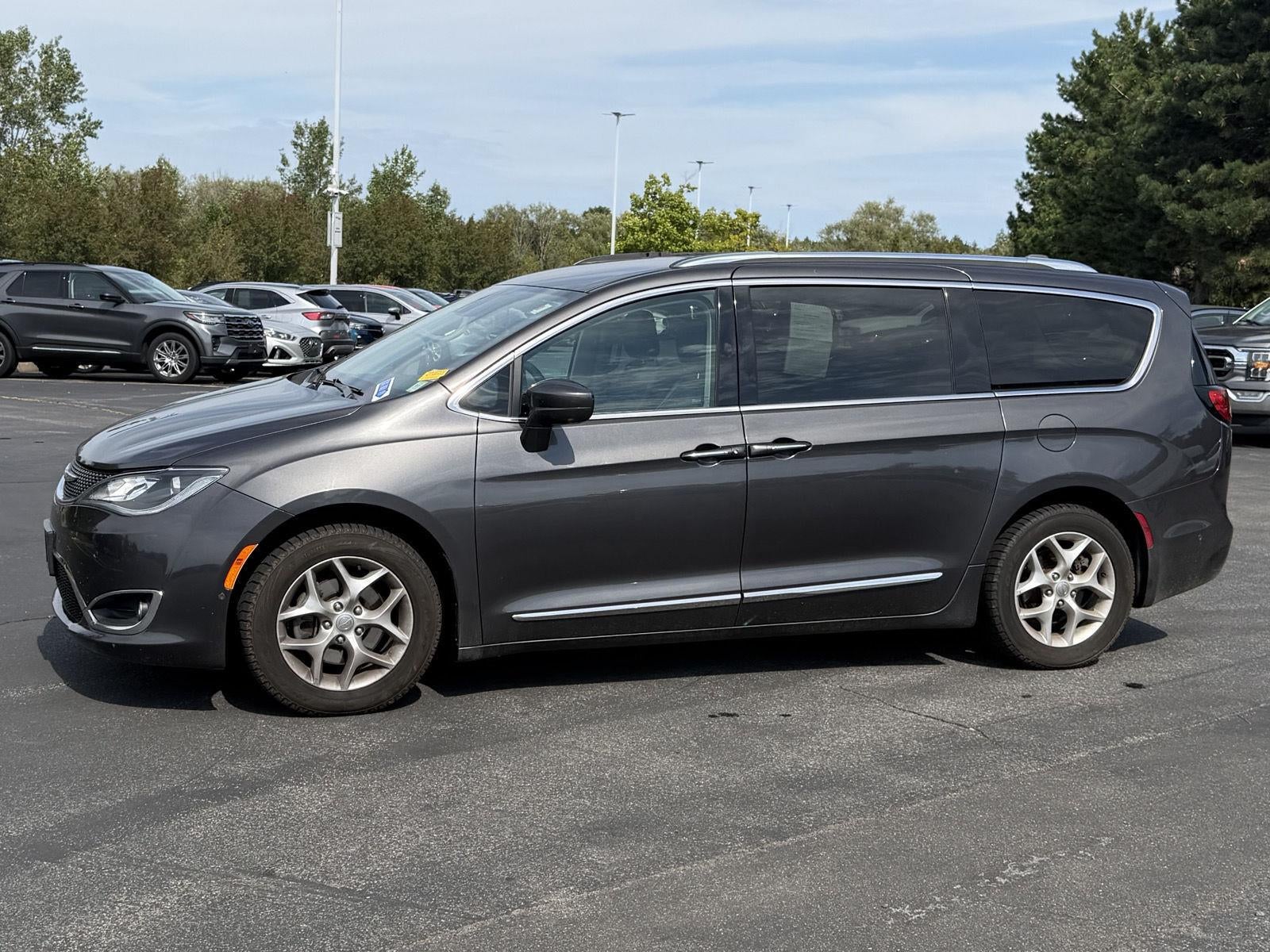 2017 Chrysler Pacifica Touring-L Plus