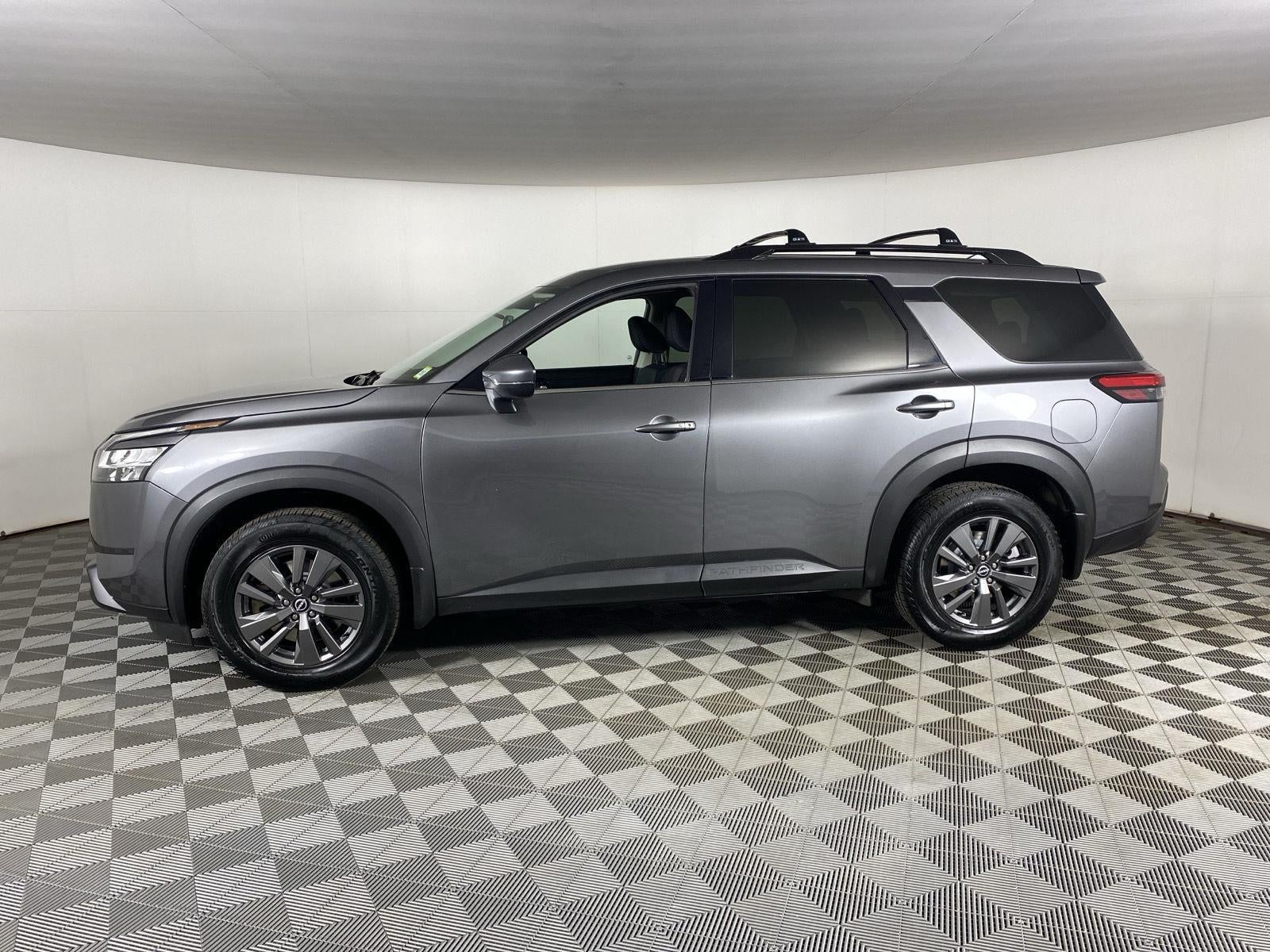 2022 Nissan Pathfinder SV