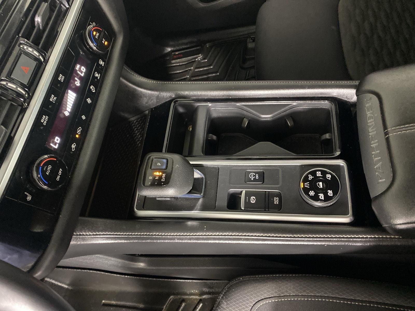 2022 Nissan Pathfinder SV