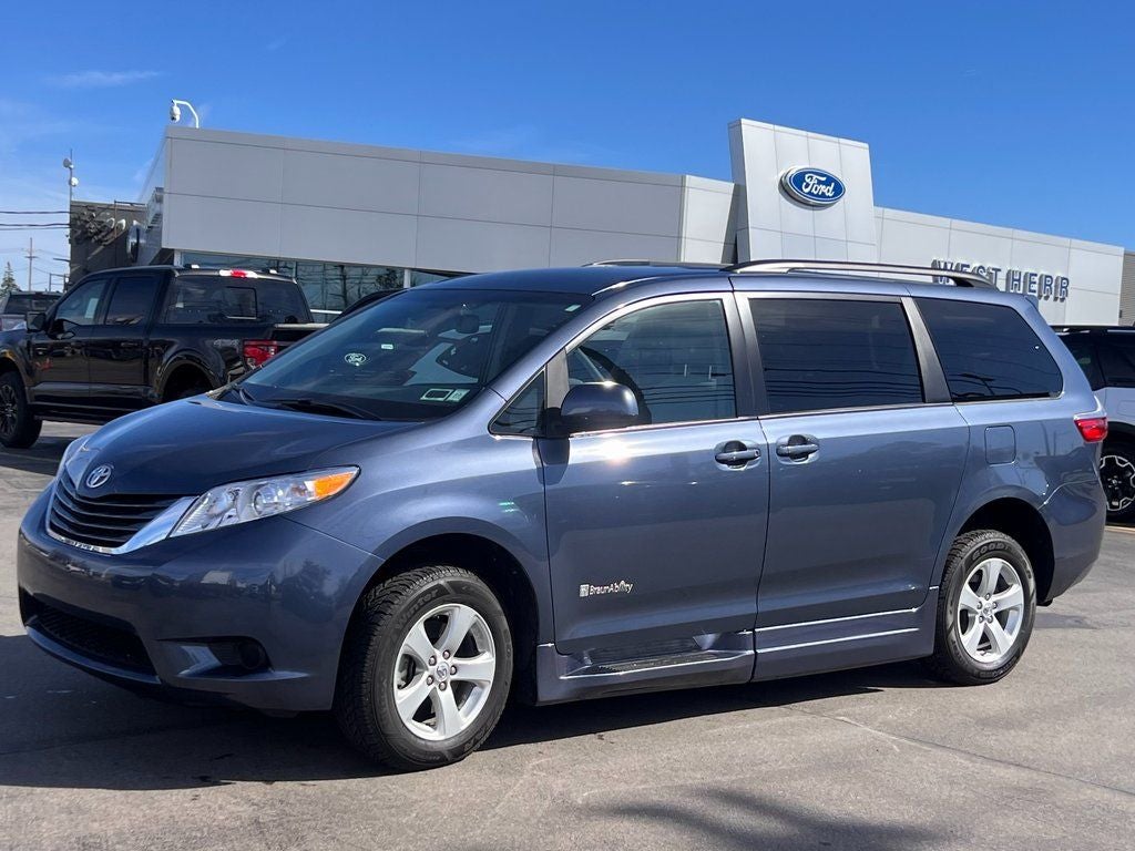 2017 Toyota Sienna L 7 Passenger