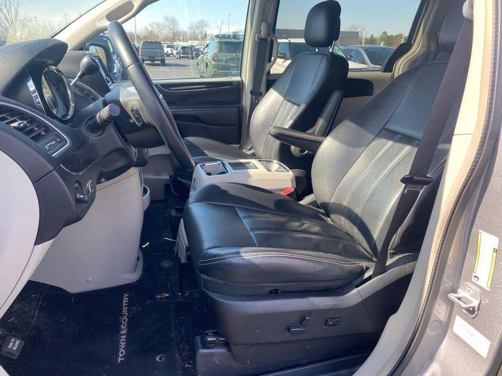 2013 Chrysler Town & Country Touring