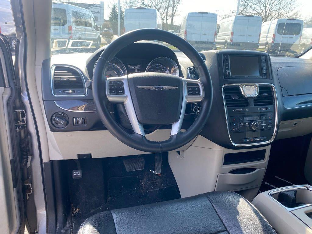 2013 Chrysler Town & Country Touring