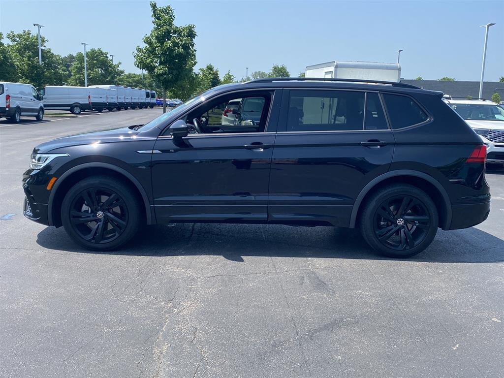 2023 Volkswagen Tiguan SE R-Line Black