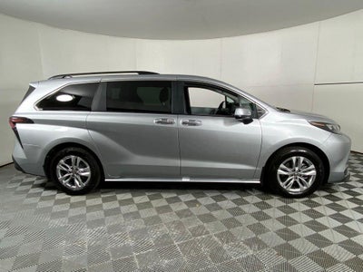 2025 Toyota Sienna XLE