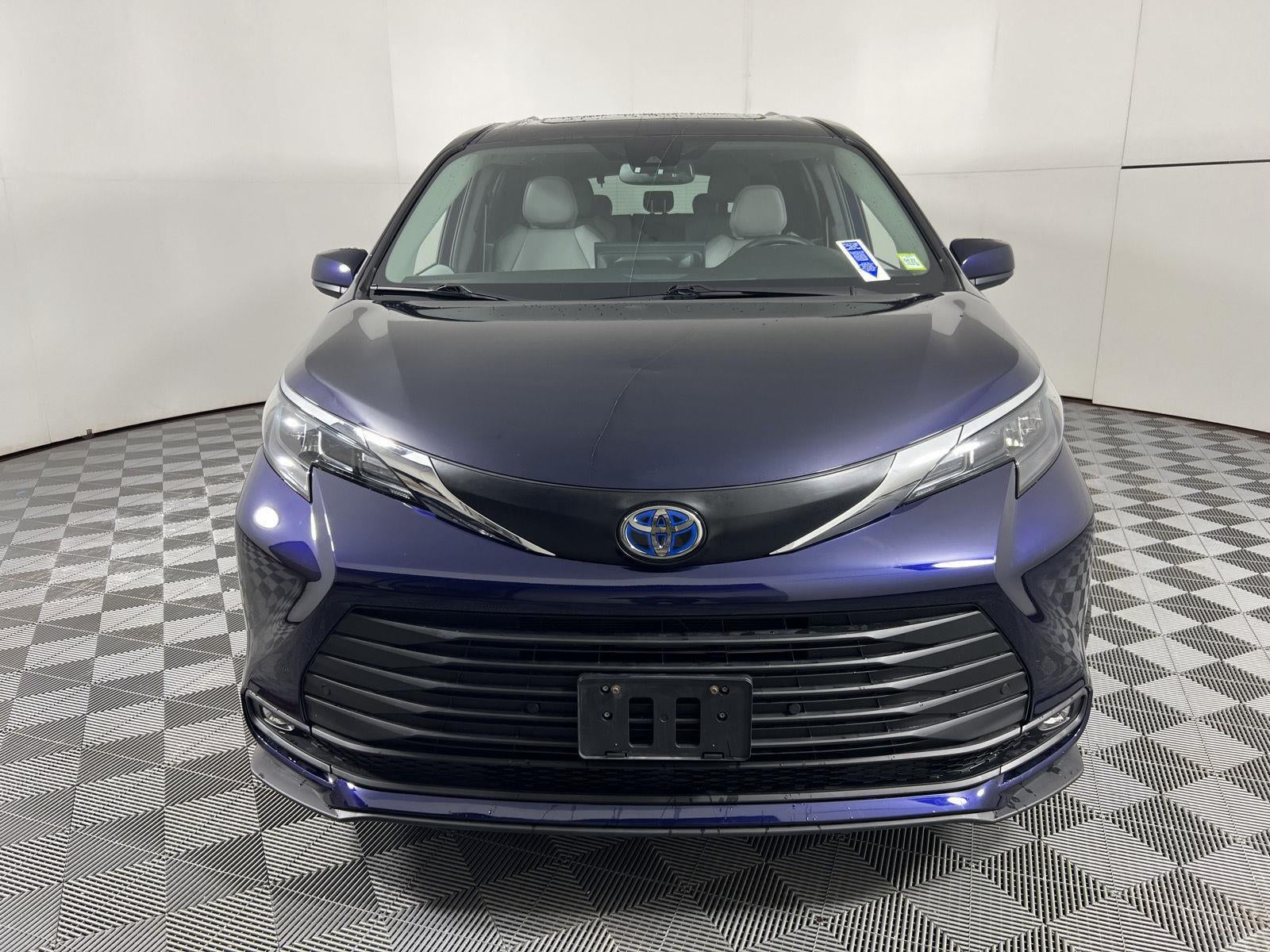 2025 Toyota Sienna XLE 7-Passenger