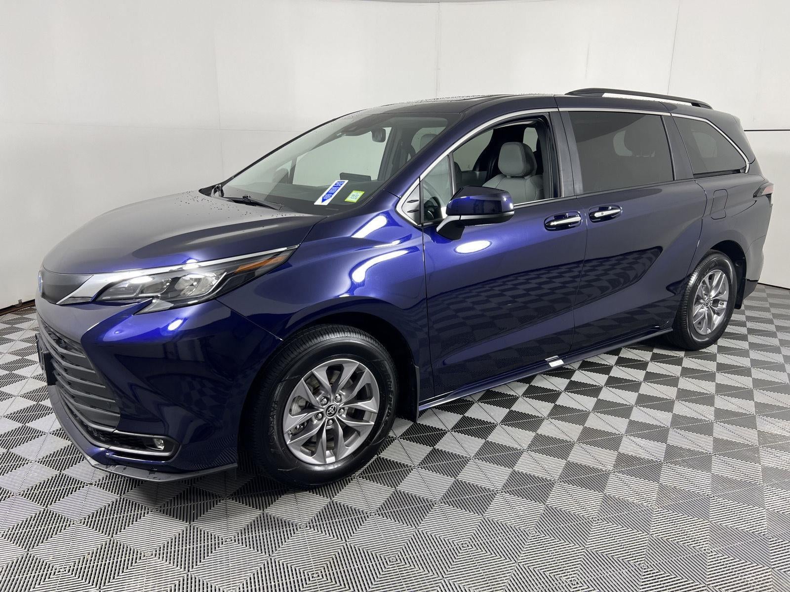 2025 Toyota Sienna XLE 7-Passenger
