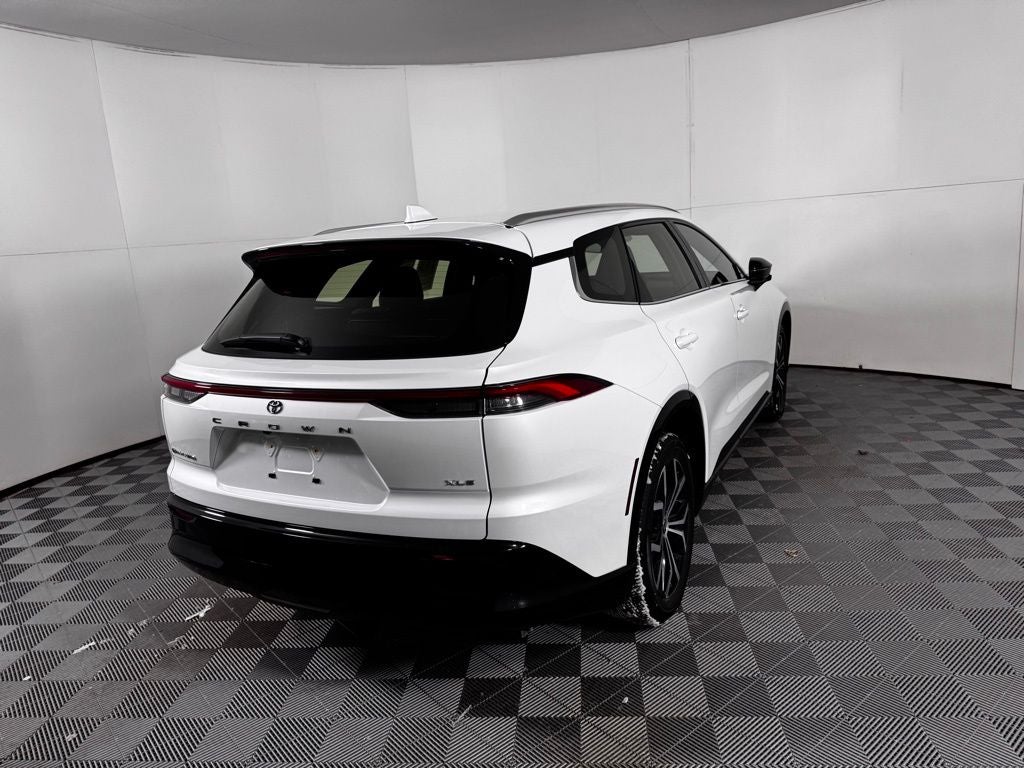 2025 Toyota Crown Signia XLE