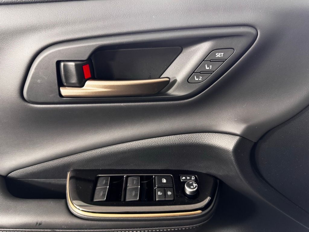 2025 Toyota Crown Signia XLE