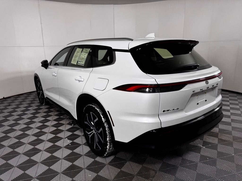 2025 Toyota Crown Signia XLE