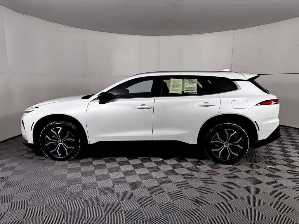 2025 Toyota Crown Signia XLE