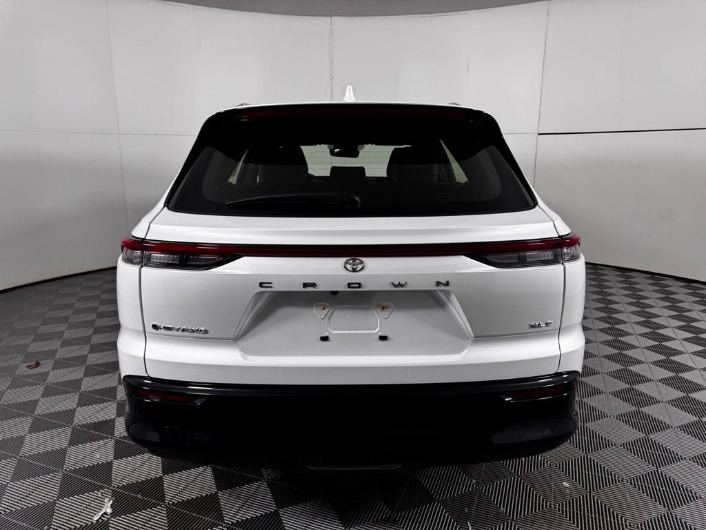 2025 Toyota Crown Signia XLE