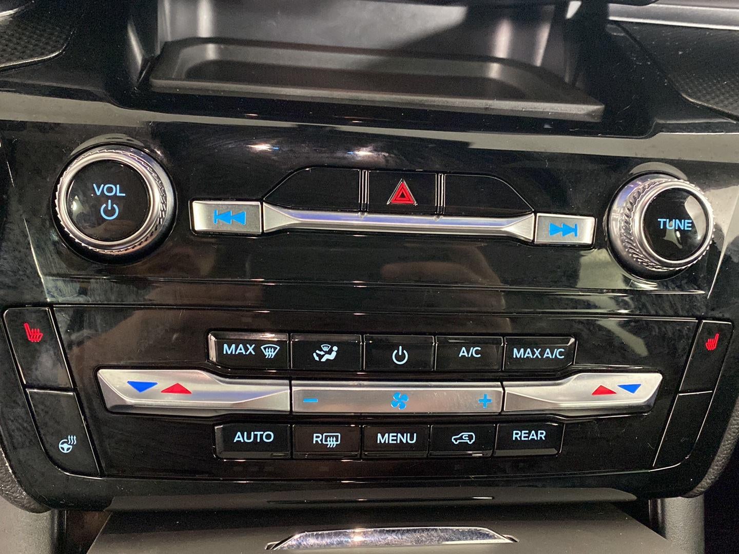 2024 Ford Explorer ST-Line