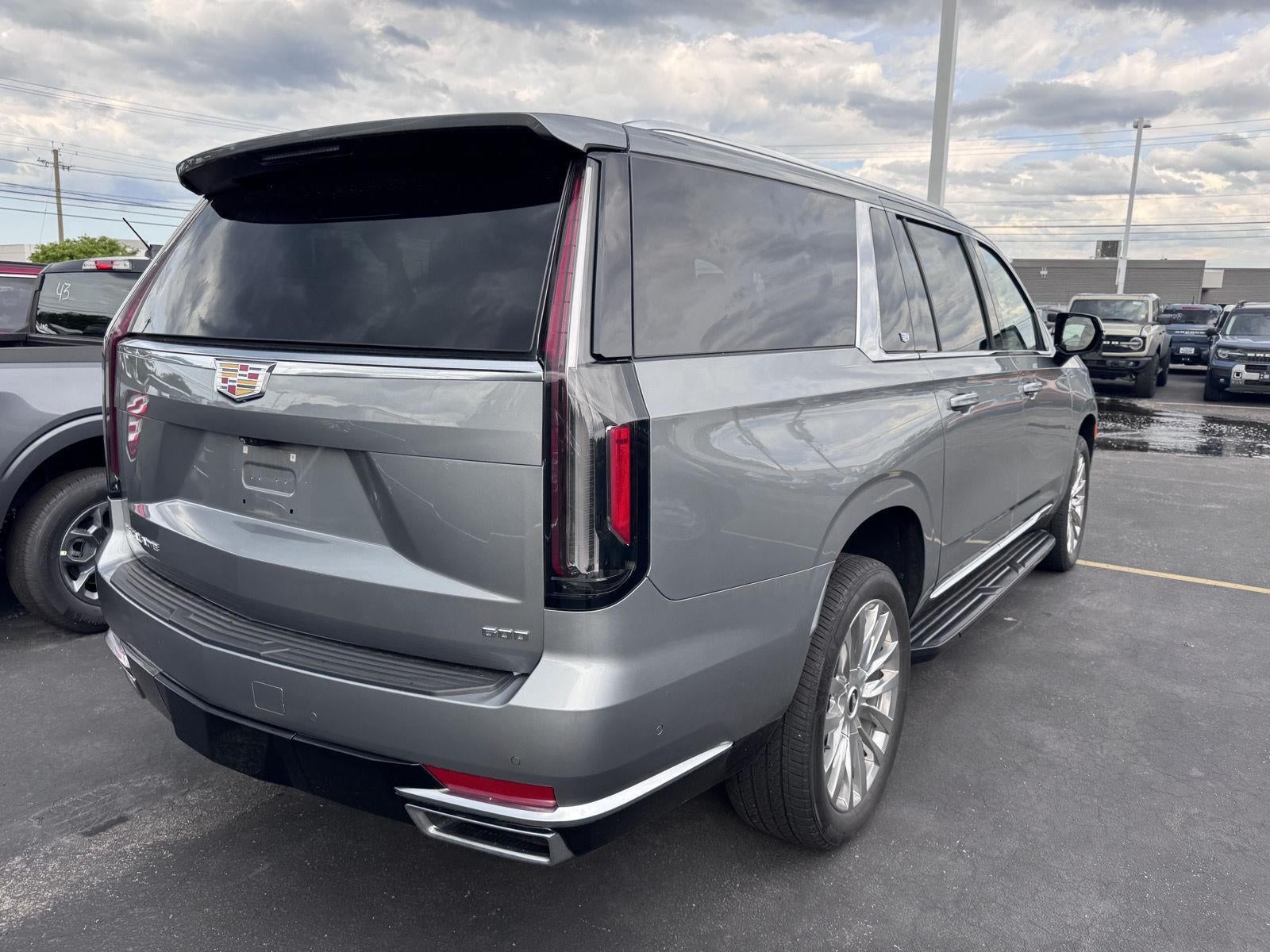 2023 Cadillac Escalade ESV 4WD Premium Luxury