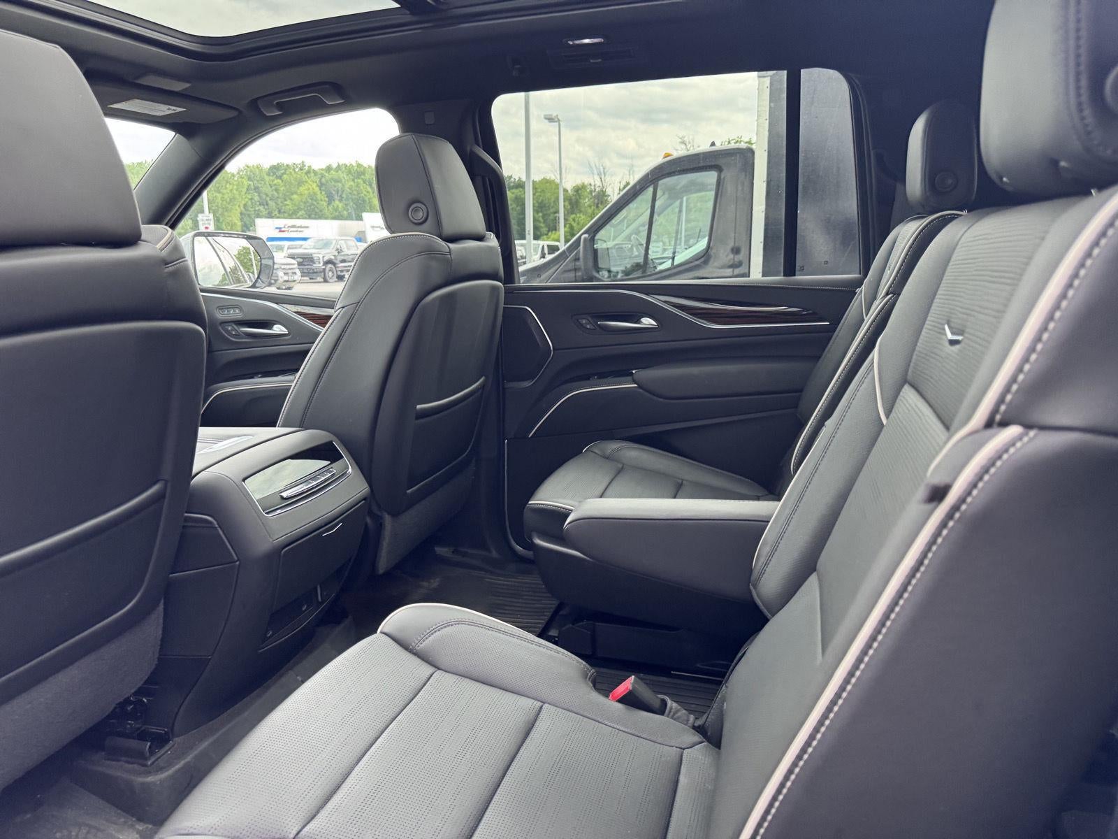 2023 Cadillac Escalade ESV 4WD Premium Luxury
