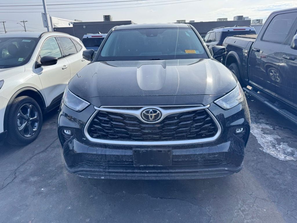 2022 Toyota Highlander LE