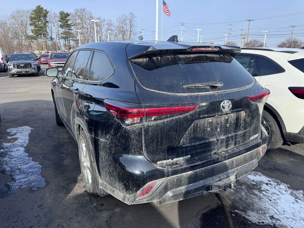 2022 Toyota Highlander LE