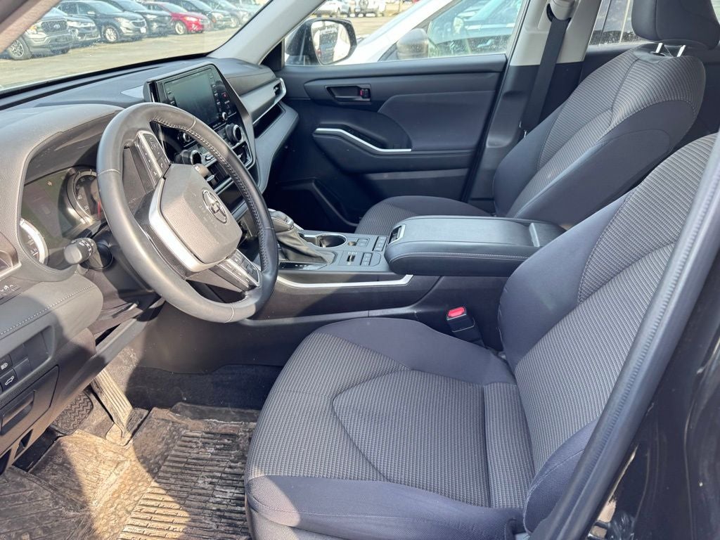 2022 Toyota Highlander LE