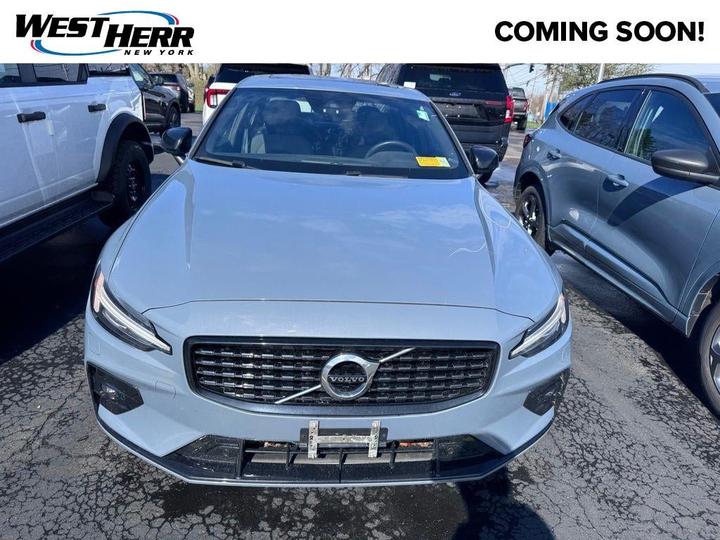 2022 Volvo S60 B5 R-Design