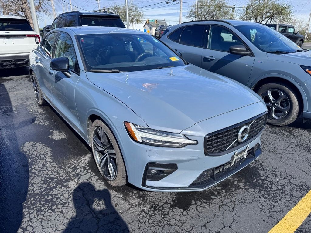 2022 Volvo S60 B5 R-Design