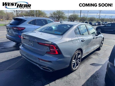 2022 Volvo S60 B5 R-Design