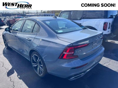 2022 Volvo S60 B5 R-Design