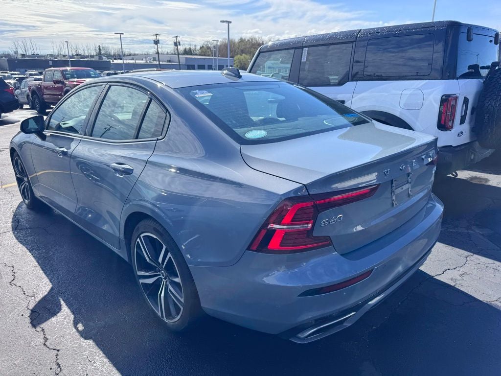 2022 Volvo S60 B5 R-Design