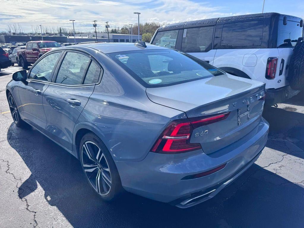 2022 Volvo S60 B5 R-Design