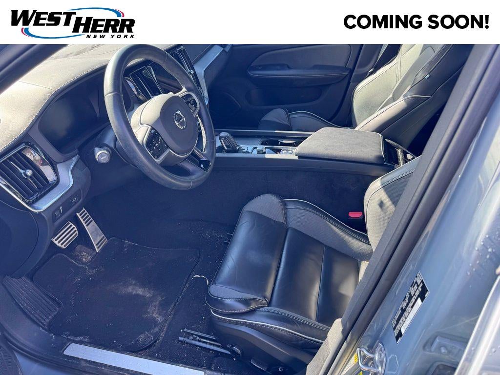 2022 Volvo S60 B5 R-Design