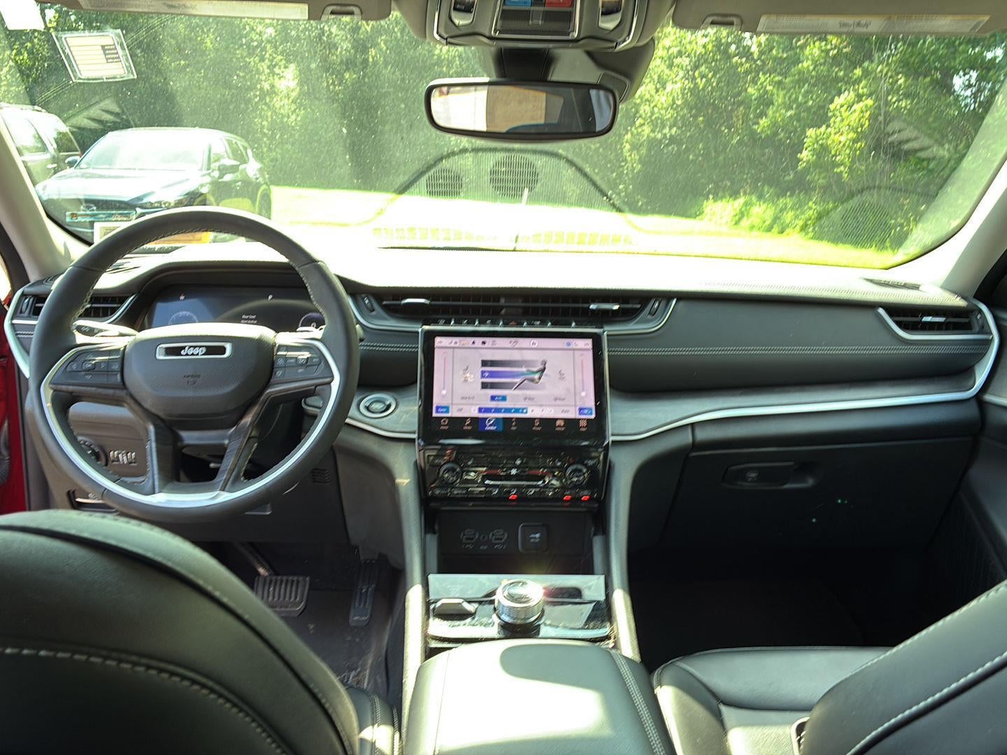 2023 Jeep Grand Cherokee Base