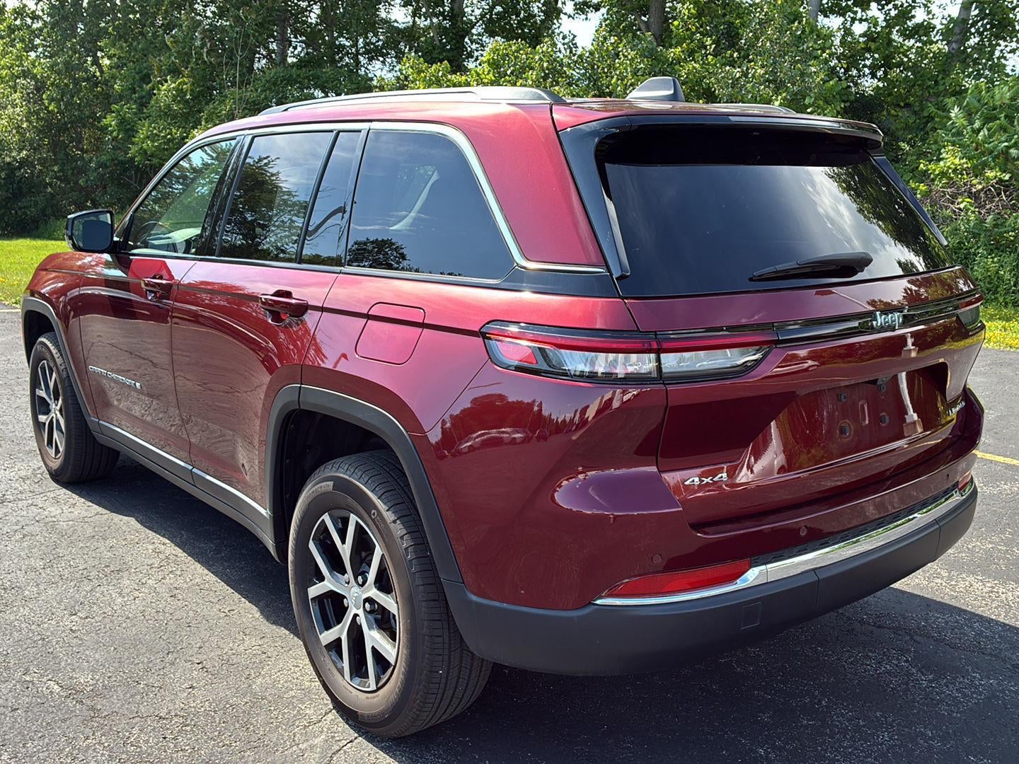 2023 Jeep Grand Cherokee Base