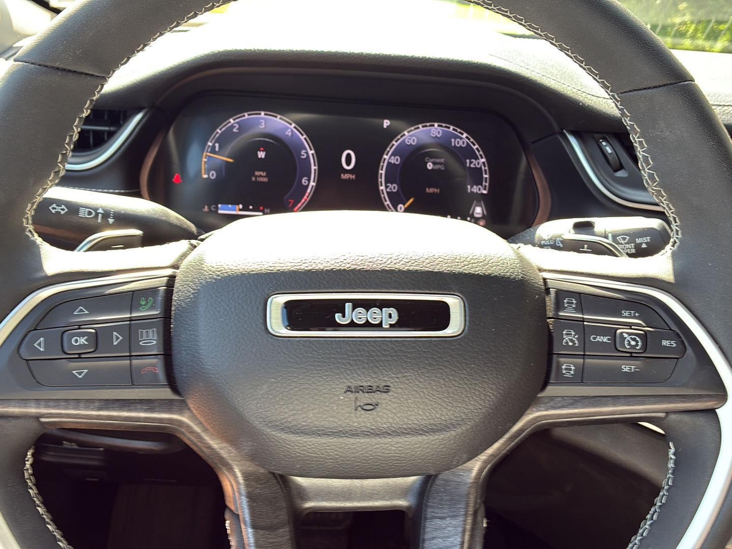 2023 Jeep Grand Cherokee Base