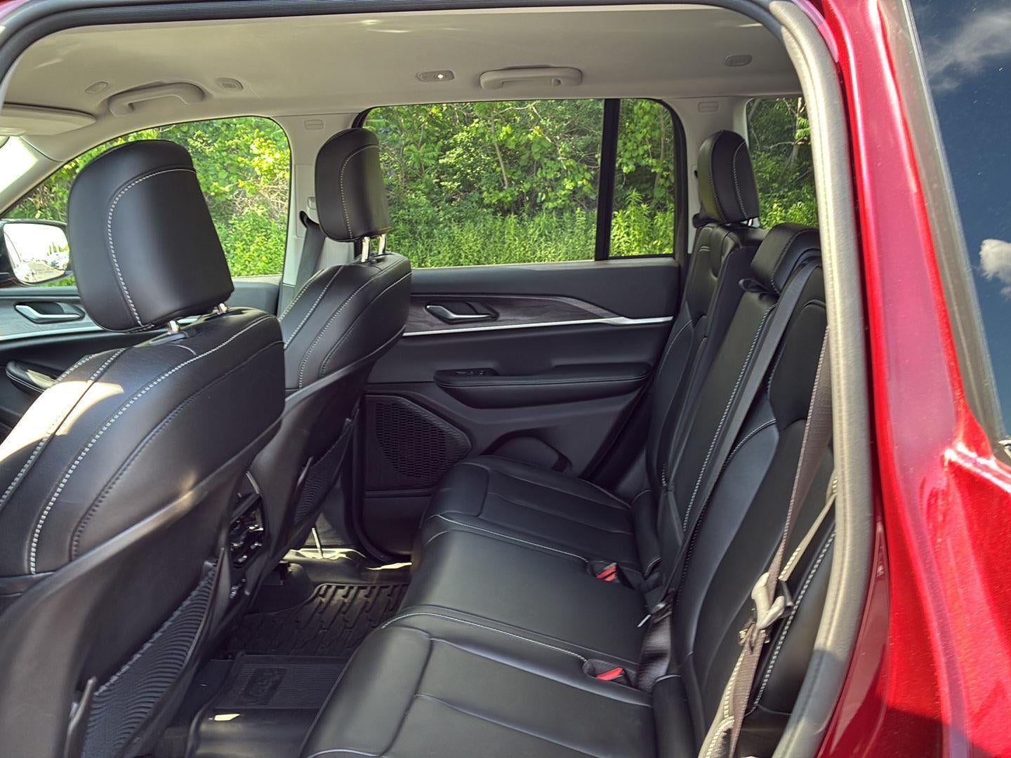 2023 Jeep Grand Cherokee Base