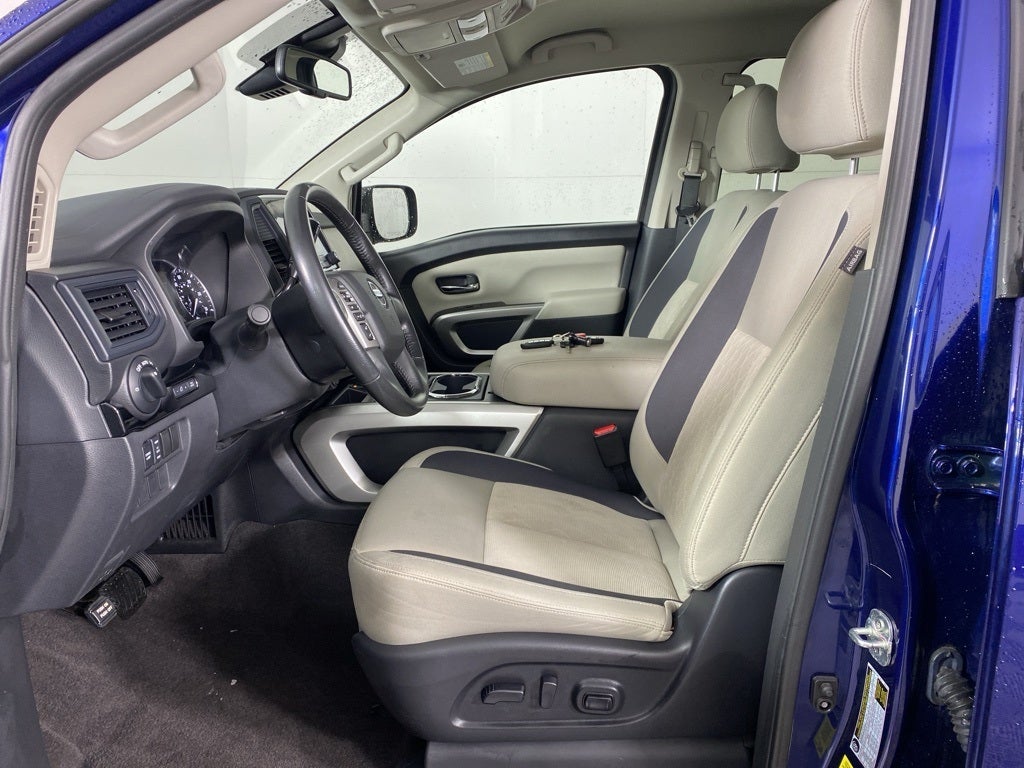 2022 Nissan Titan SV