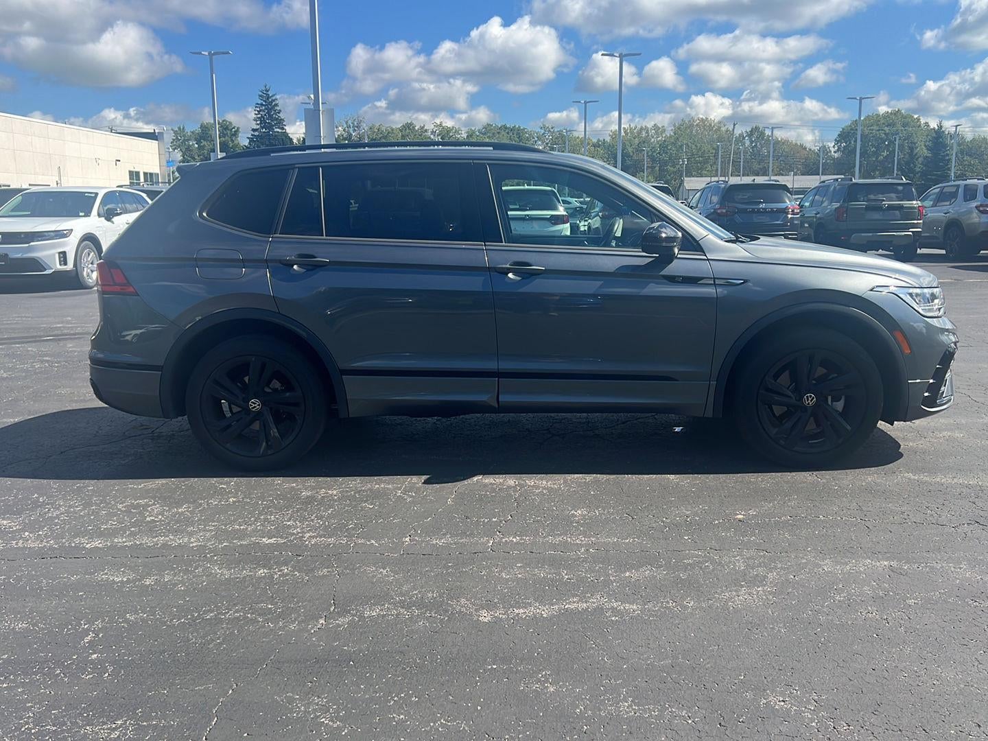 2024 Volkswagen Tiguan SE R-Line Black