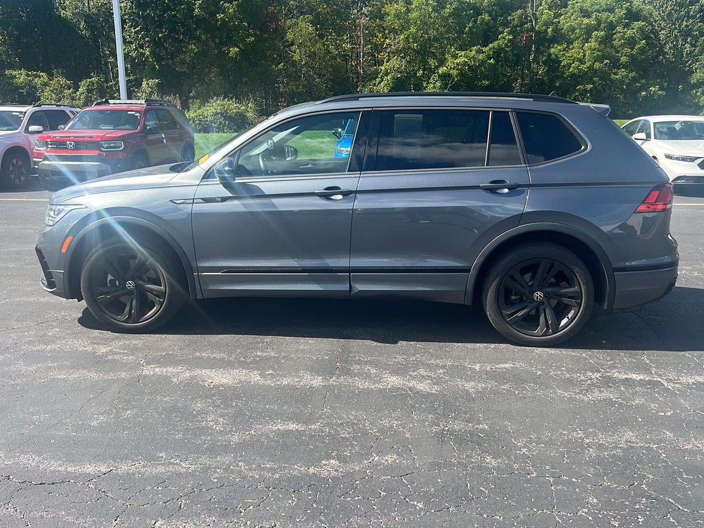 2024 Volkswagen Tiguan SE R-Line Black