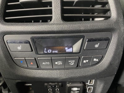 2022 Honda Pilot Touring w/Rear Captain's Chairs