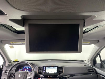 2022 Honda Pilot Touring w/Rear Captain's Chairs