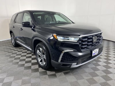2023 Honda Pilot EX-L w/Rear Captain's Chairs