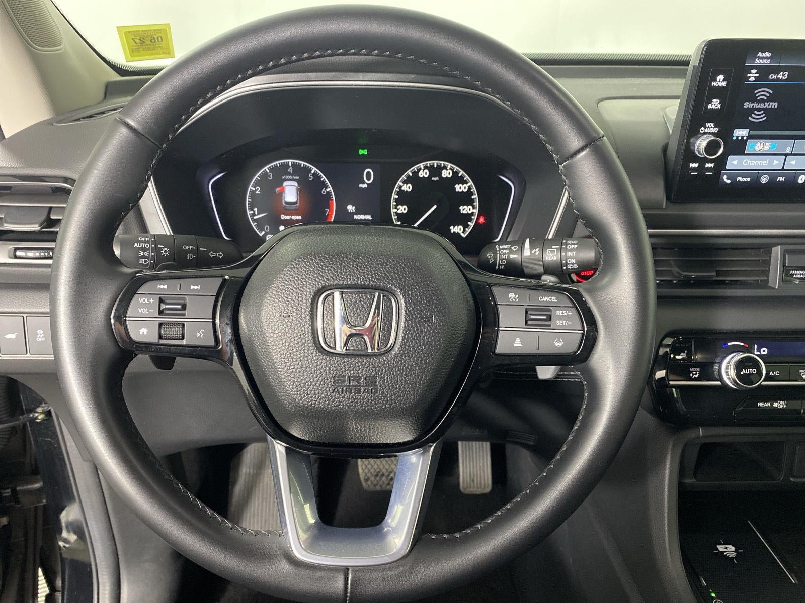 2023 Honda Pilot EX-L w/Rear Captain's Chairs