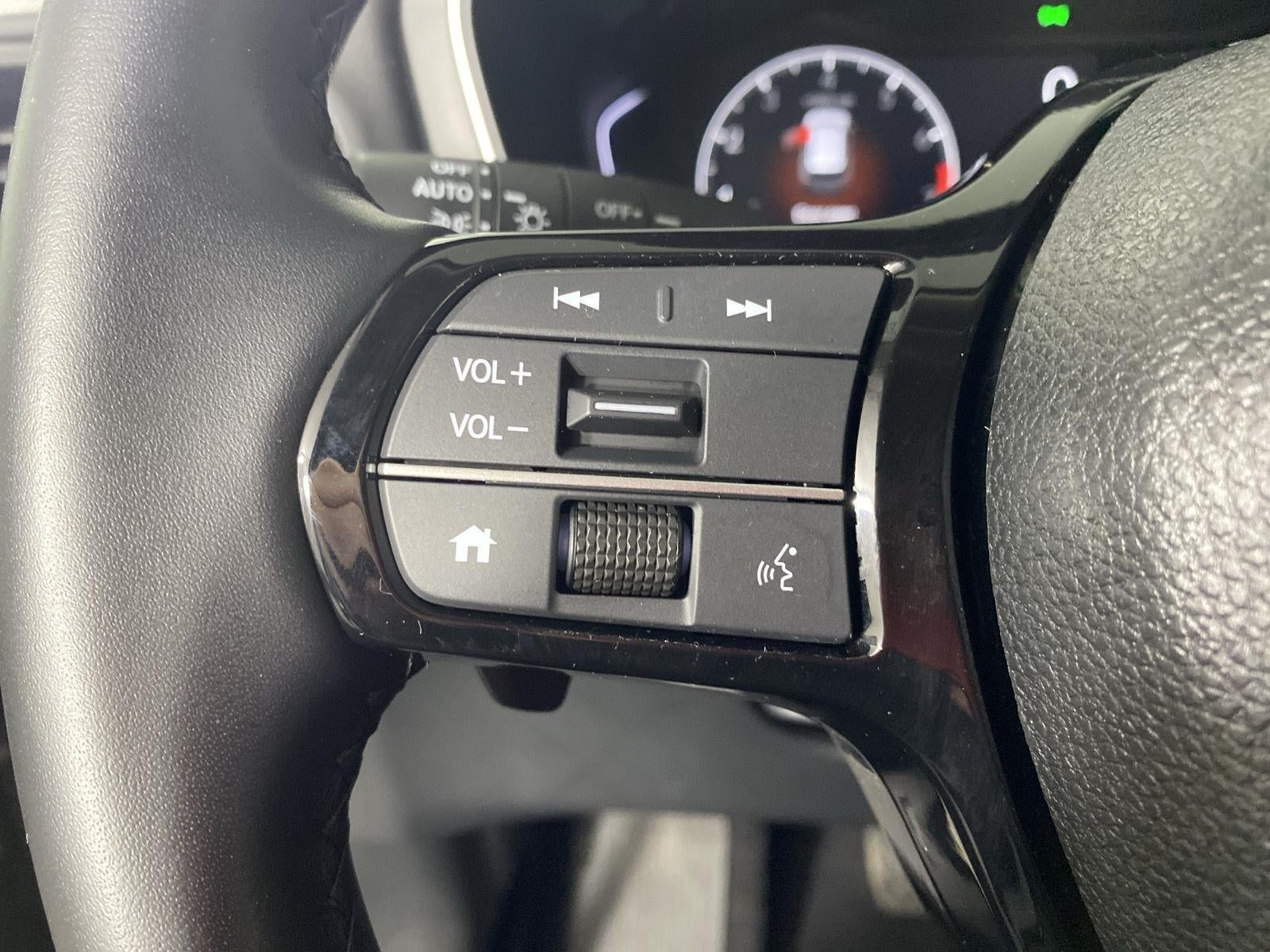 2023 Honda Pilot EX-L w/Rear Captain's Chairs