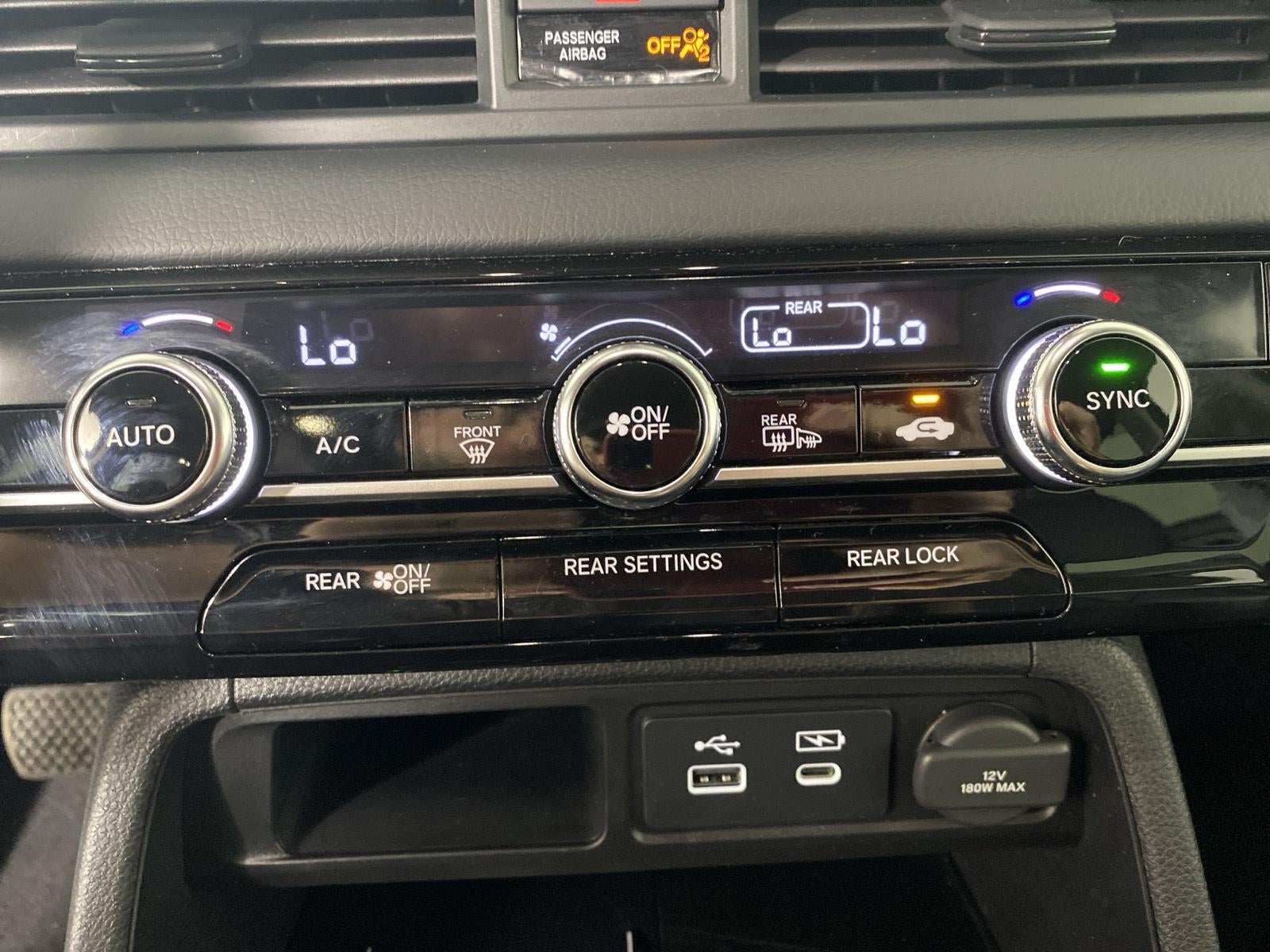 2023 Honda Pilot EX-L w/Rear Captain's Chairs