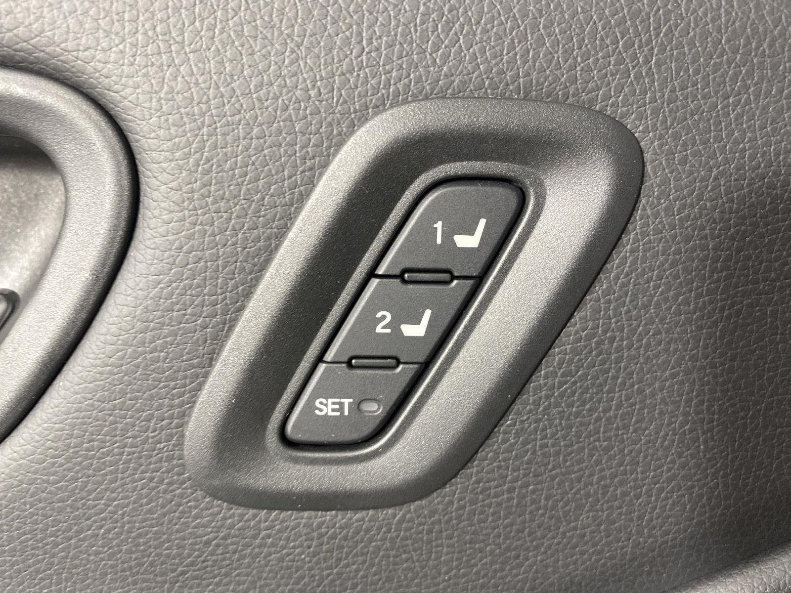 2023 Honda Pilot EX-L w/Rear Captain's Chairs