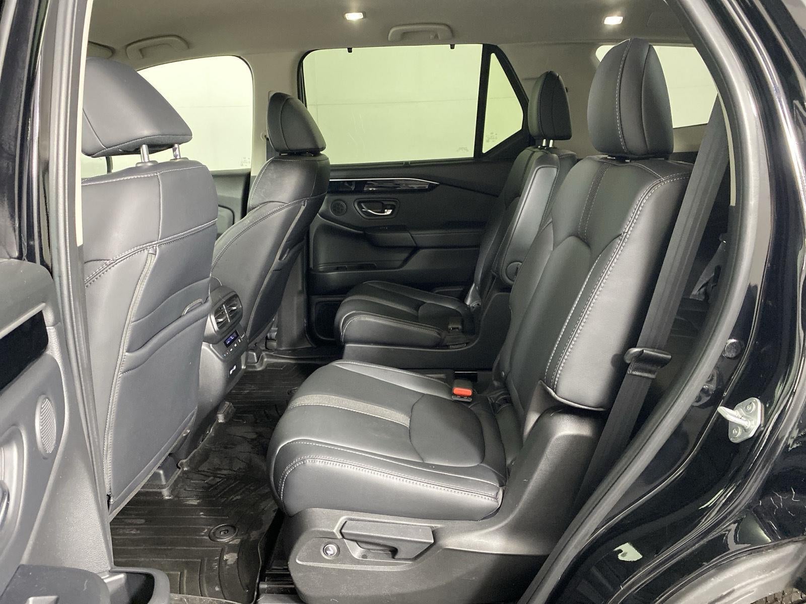 2023 Honda Pilot EX-L w/Rear Captain's Chairs