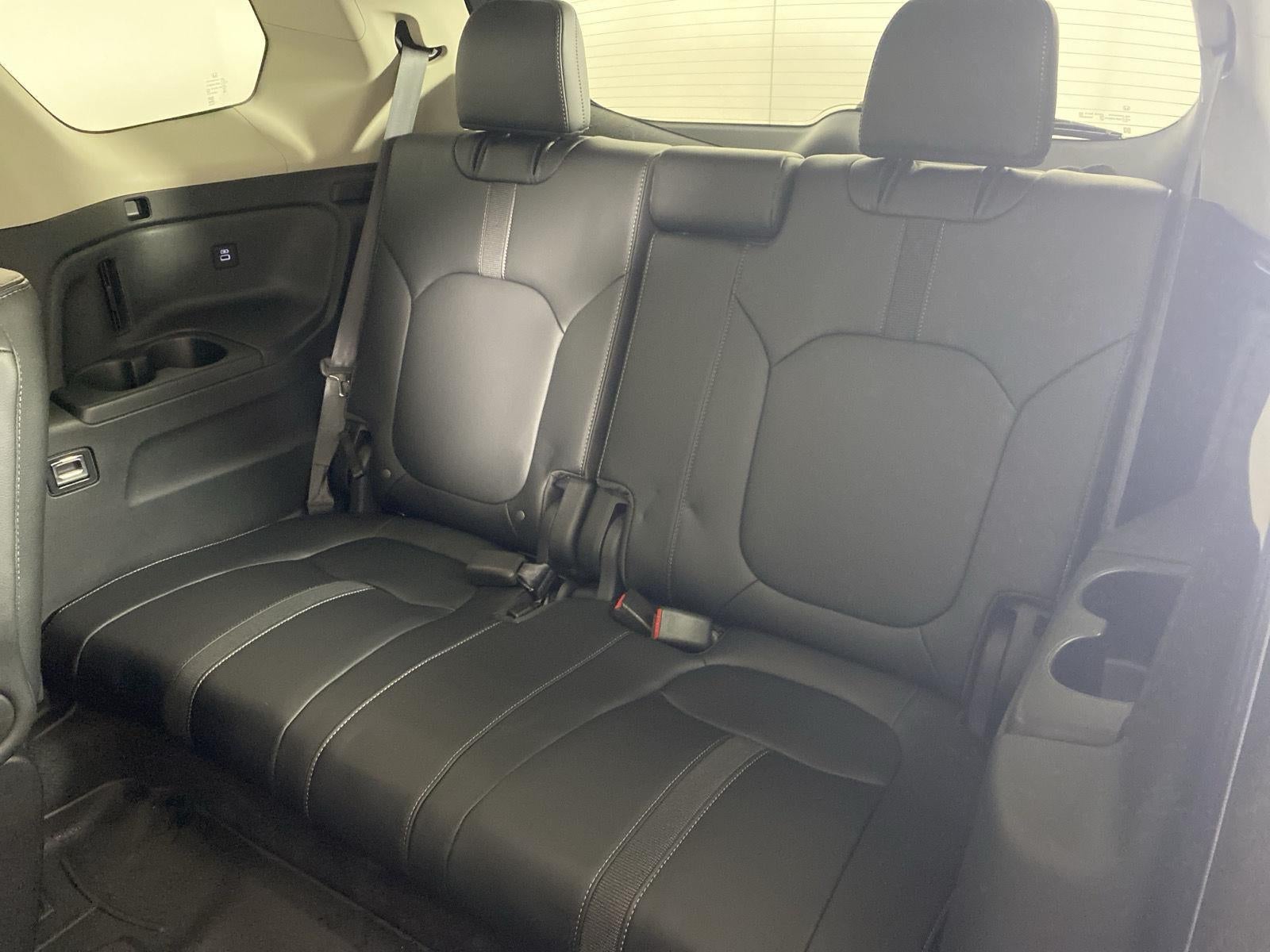 2023 Honda Pilot EX-L w/Rear Captain's Chairs