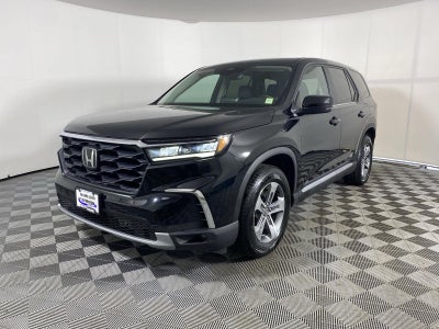 2023 Honda Pilot EX-L w/Rear Captain's Chairs