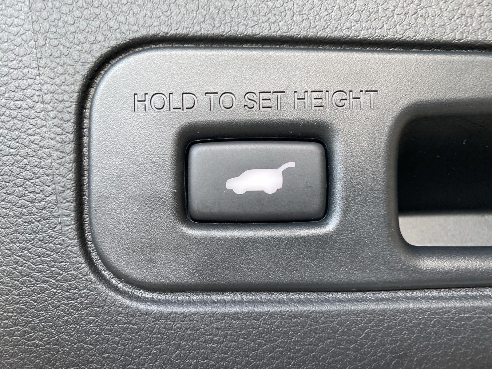2023 Honda Pilot EX-L w/Rear Captain's Chairs