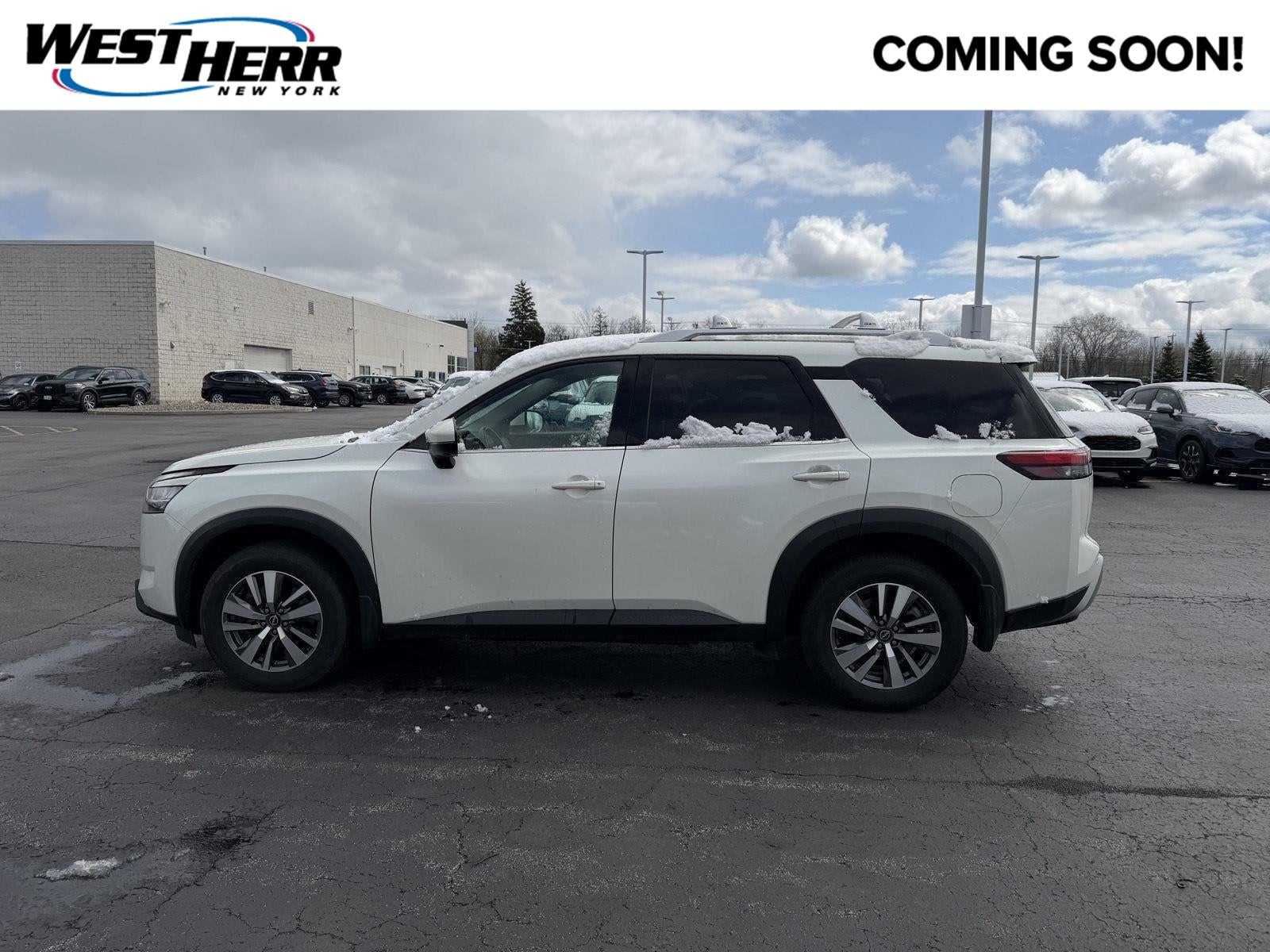 2022 Nissan Pathfinder SL